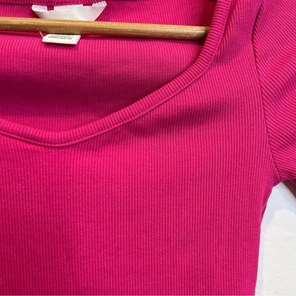 H&M Ribbed Stretch Short Sleeve Tee Hot Pink - Picture 3 of 6